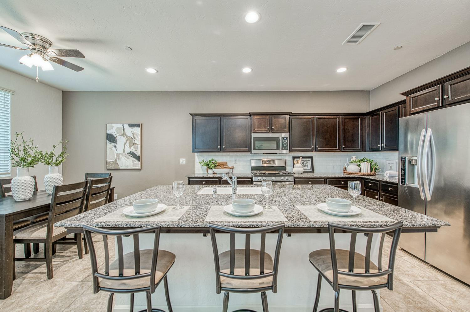 3059 Richert Ln, Clovis, CA 93611