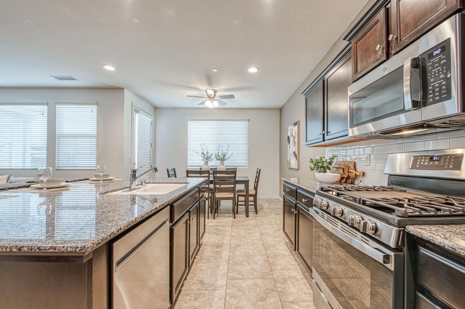 3059 Richert Ln, Clovis, CA 93611