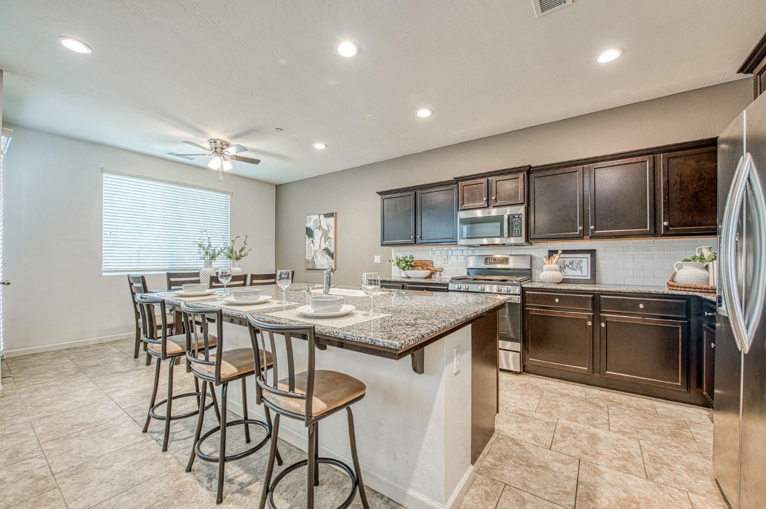 3059 Richert Ln, Clovis, CA 93611