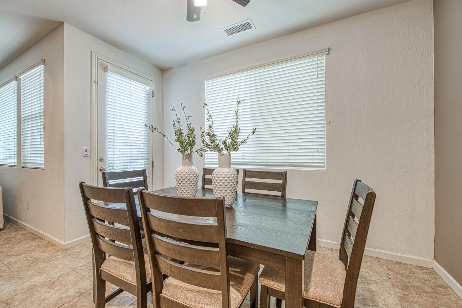 3059 Richert Ln, Clovis, CA 93611