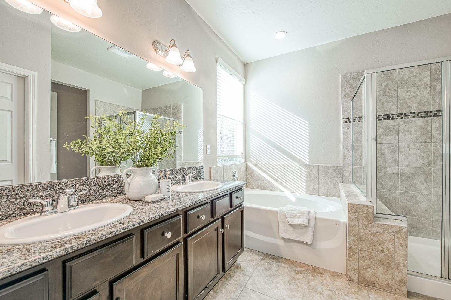 3059 Richert Ln, Clovis, CA 93611