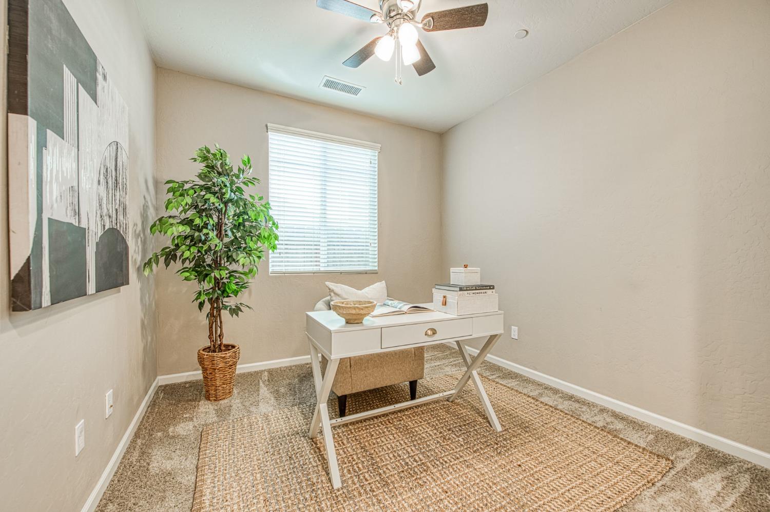 3059 Richert Ln, Clovis, CA 93611