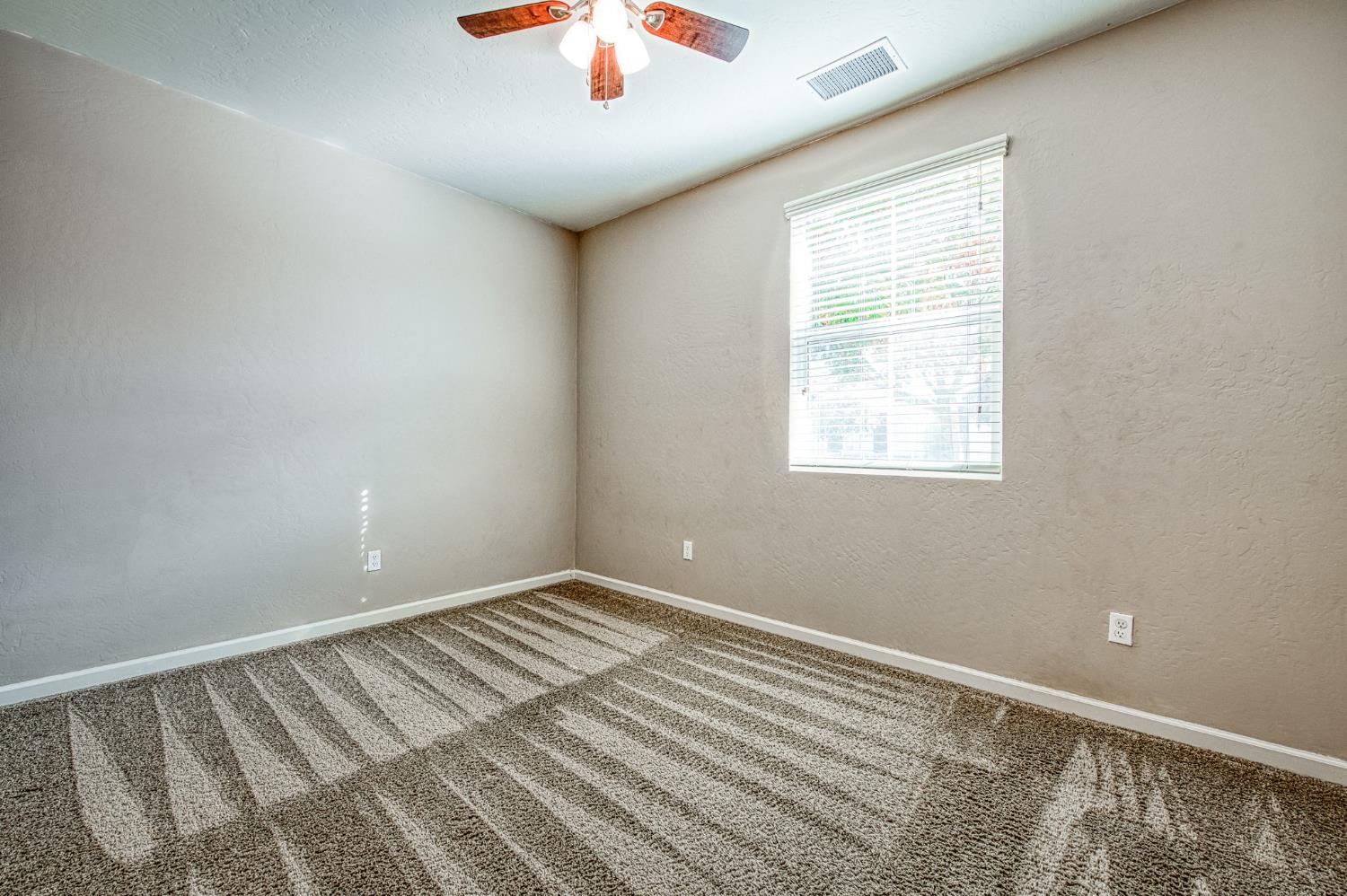 3059 Richert Ln, Clovis, CA 93611