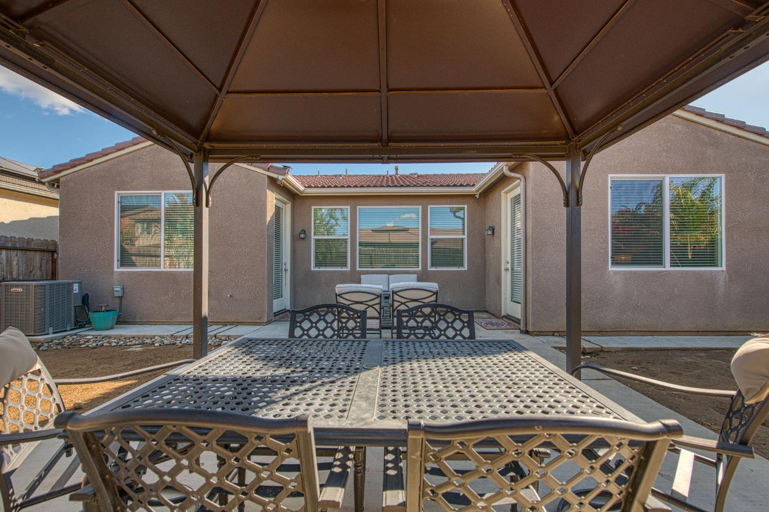 3059 Richert Ln, Clovis, CA 93611