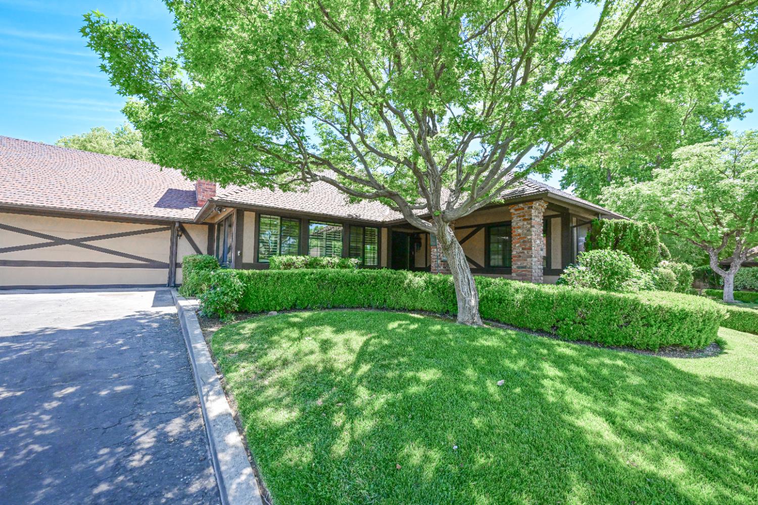 5088 N Forkner Ave, Fresno, CA 93711