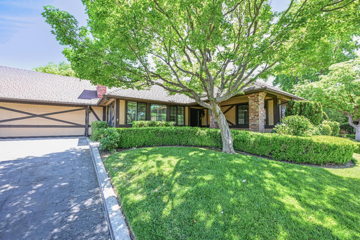 5088 N Forkner Ave, Fresno, CA 93711