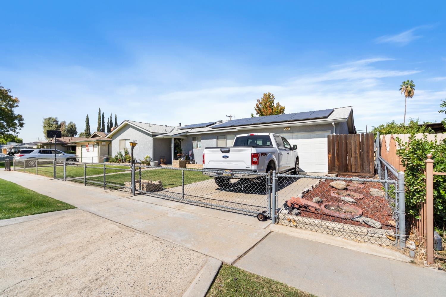 4571 E Fountain Way, Fresno, CA 93726