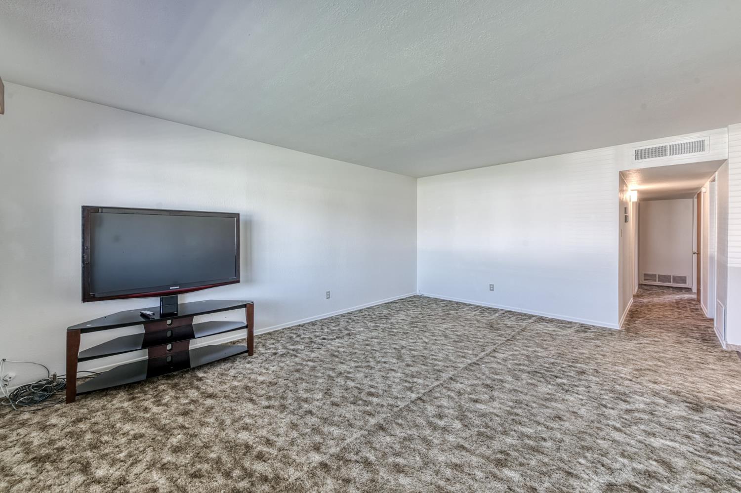 8625 La Vaca Way, Hanford, CA 93230