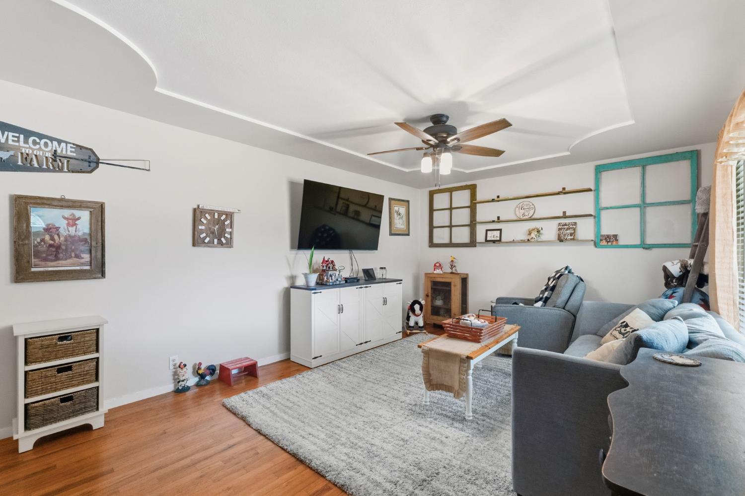 5739 E Hampton Way, Fresno, CA 93727