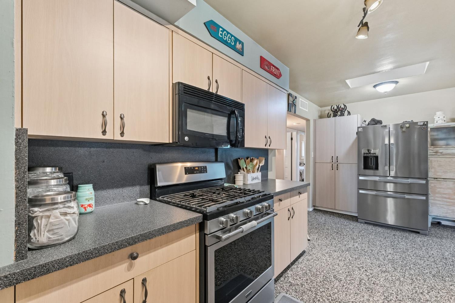 5739 E Hampton Way, Fresno, CA 93727