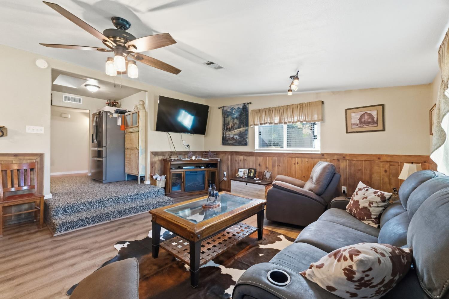 5739 E Hampton Way, Fresno, CA 93727