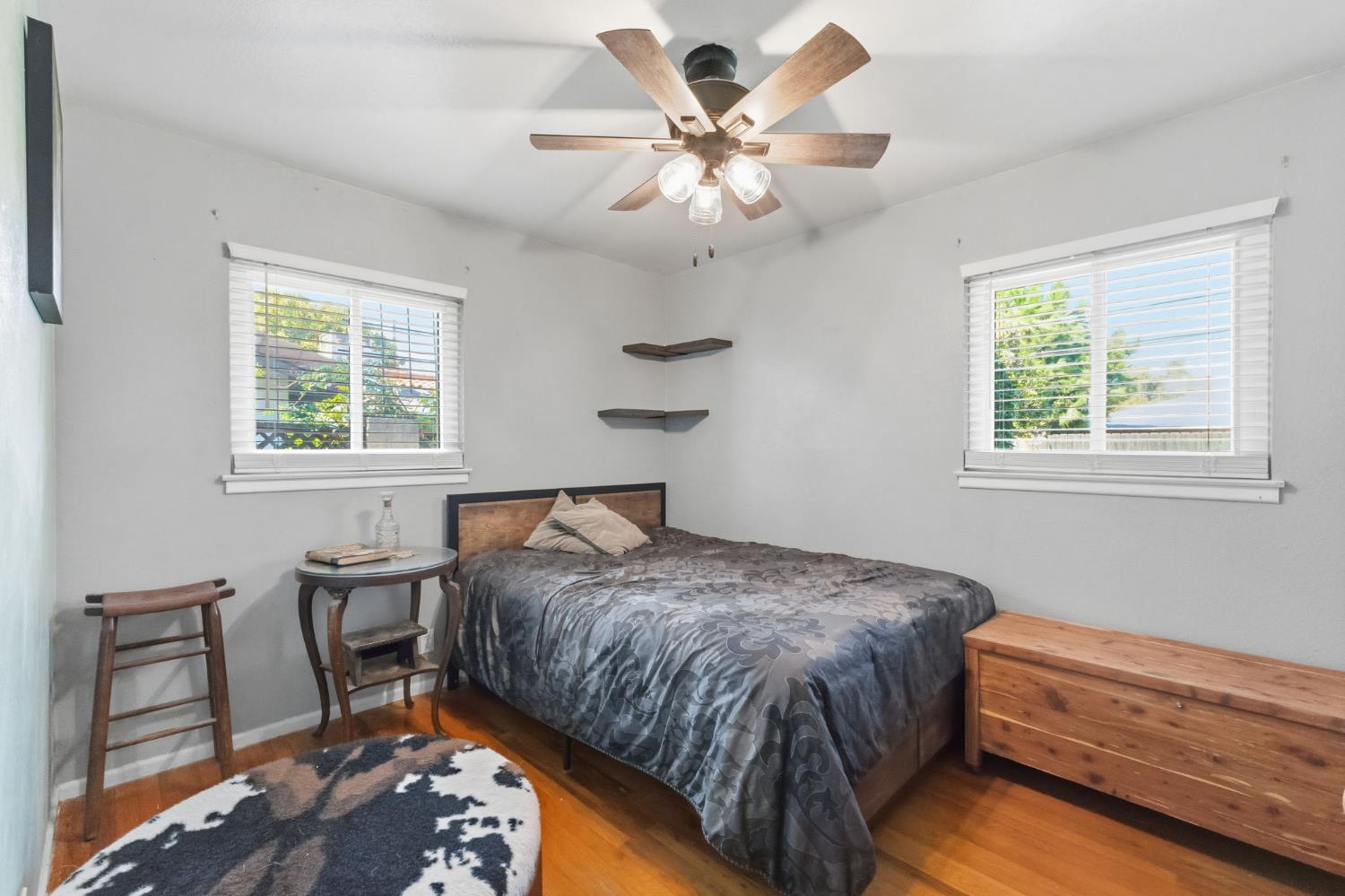 5739 E Hampton Way, Fresno, CA 93727