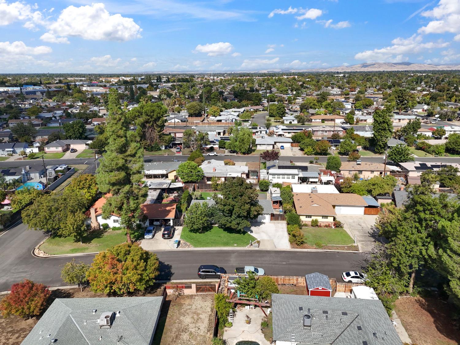 5739 E Hampton Way, Fresno, CA 93727