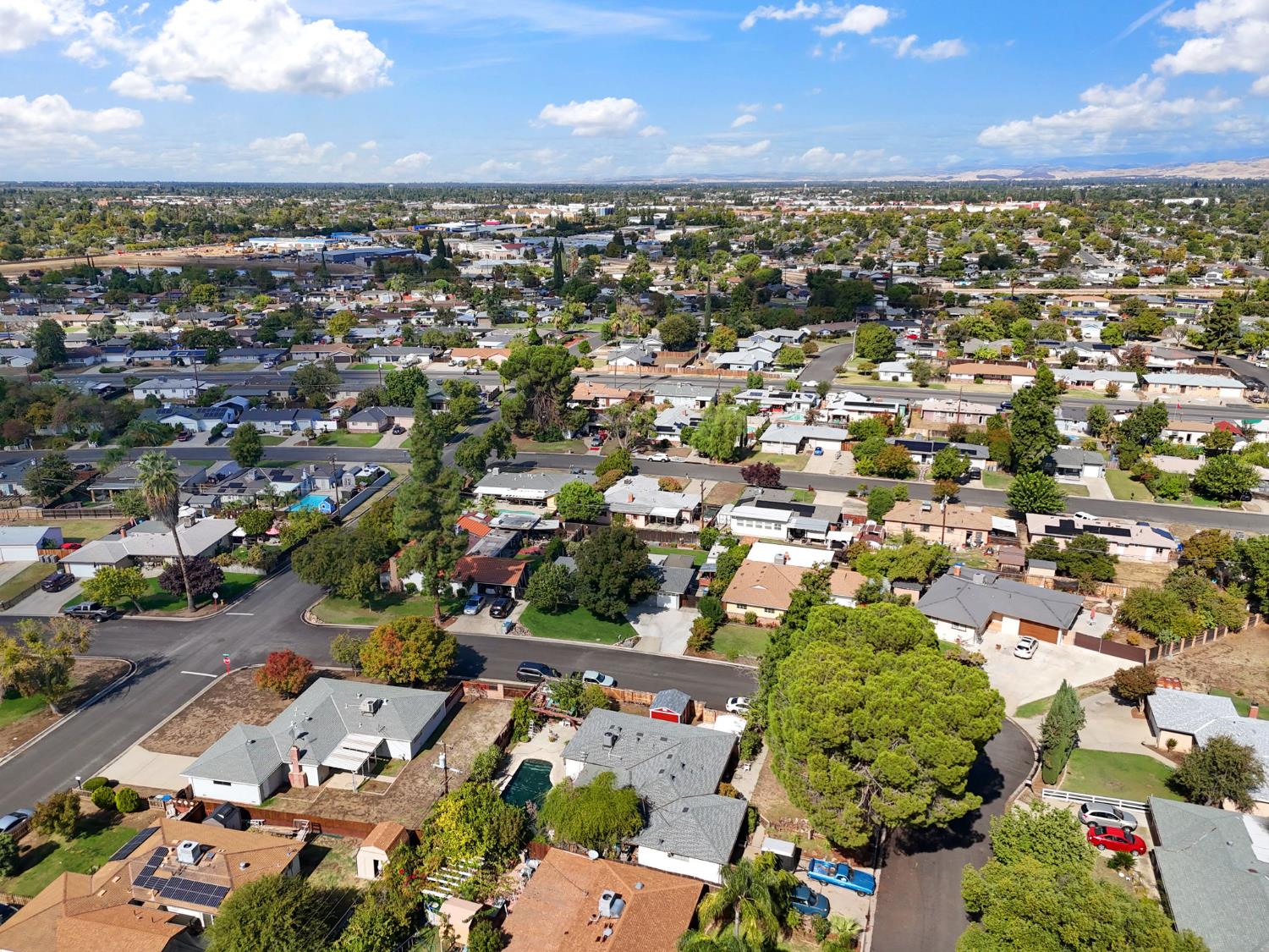 5739 E Hampton Way, Fresno, CA 93727