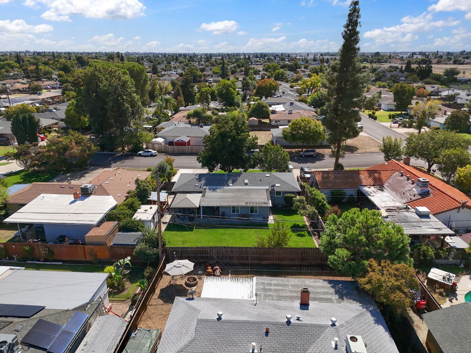 5739 E Hampton Way, Fresno, CA 93727