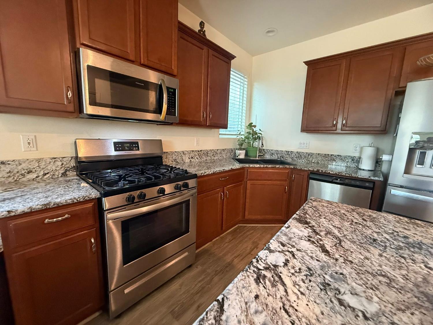 2313 S Justin Ave, Fresno, CA 93725