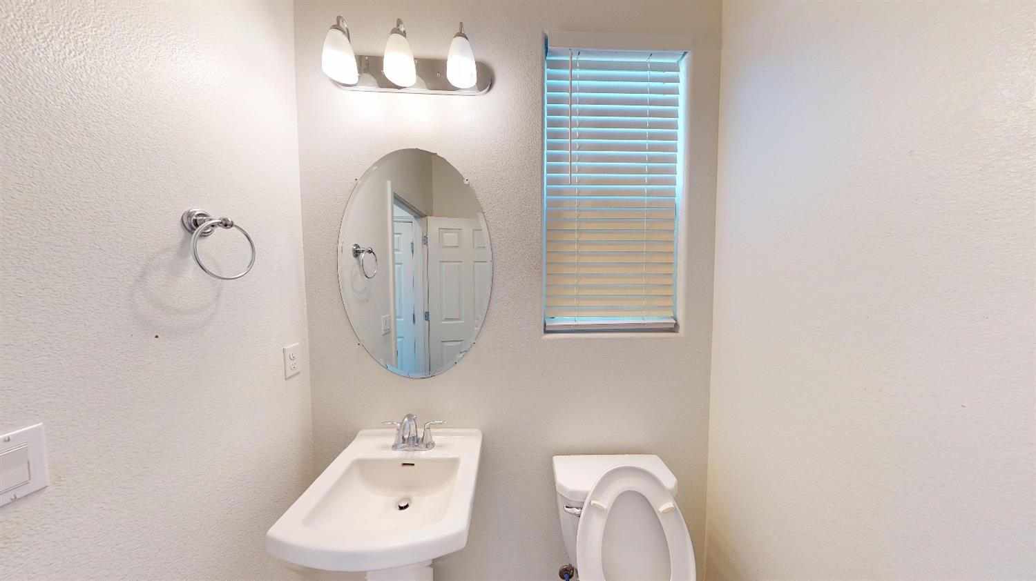 4826 N Casey Ave, Fresno, CA 93723