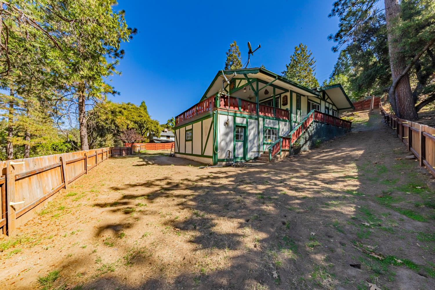 42585 Buckeye Rd, Oakhurst, CA 93644
