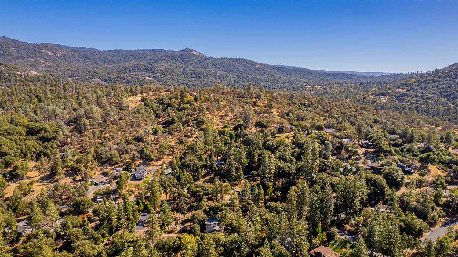 42585 Buckeye Rd, Oakhurst, CA 93644