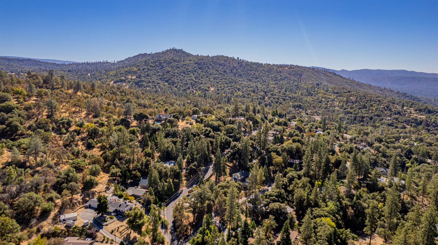 42585 Buckeye Rd, Oakhurst, CA 93644