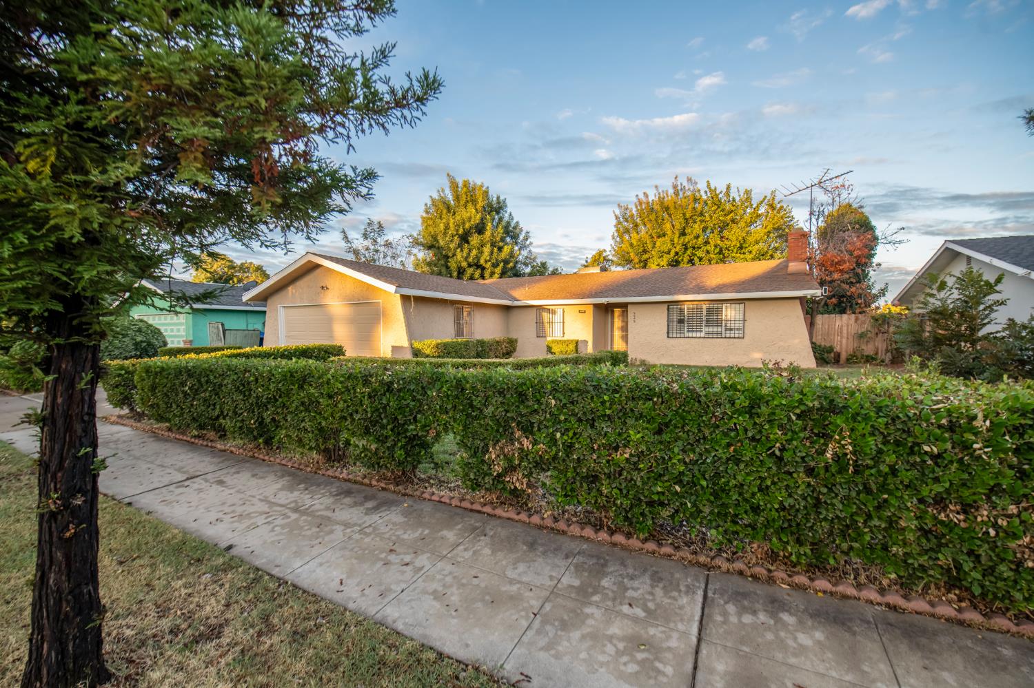 225 N Sylmar Ave, Fresno, CA 93727
