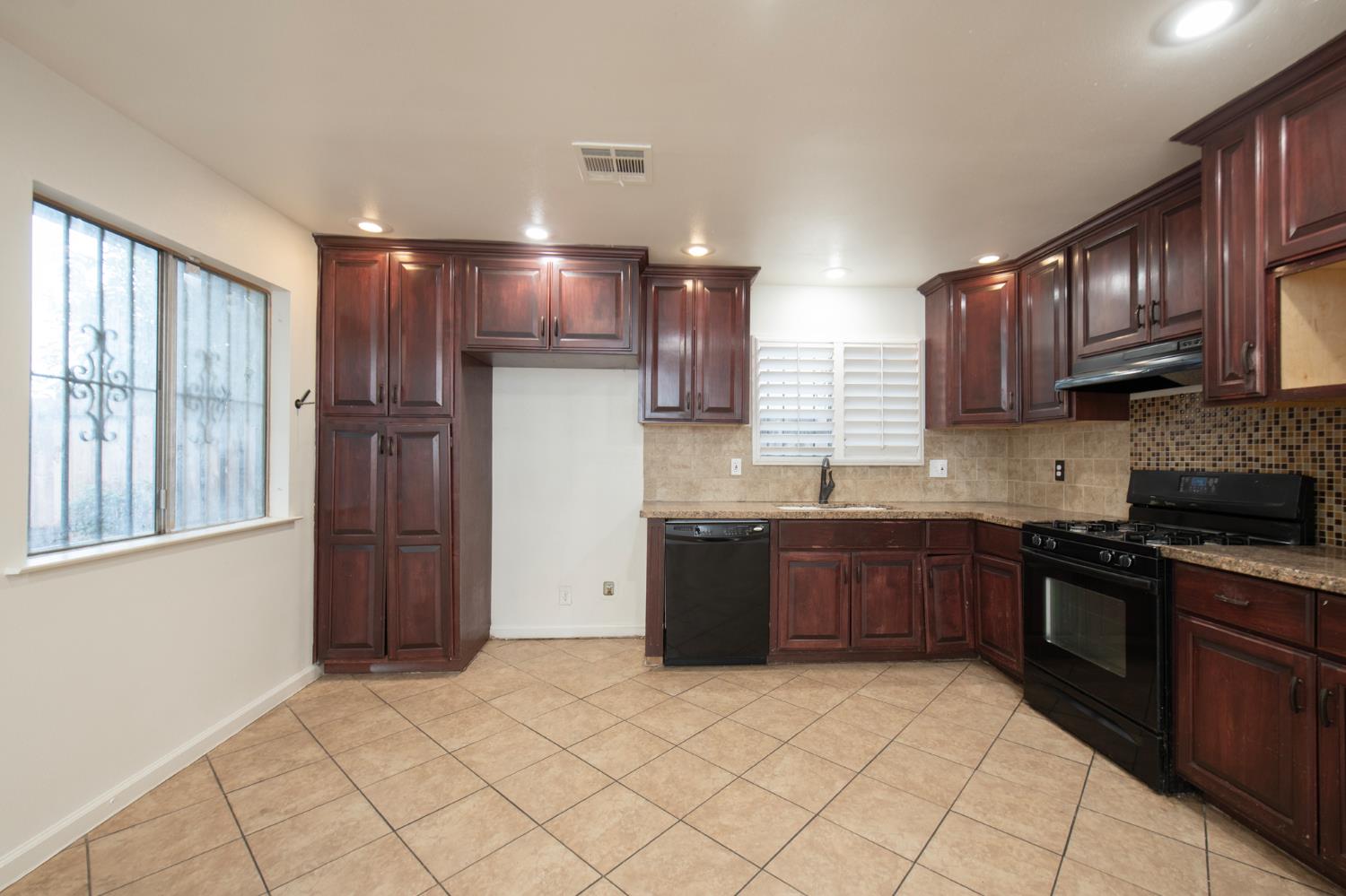 225 N Sylmar Ave, Fresno, CA 93727