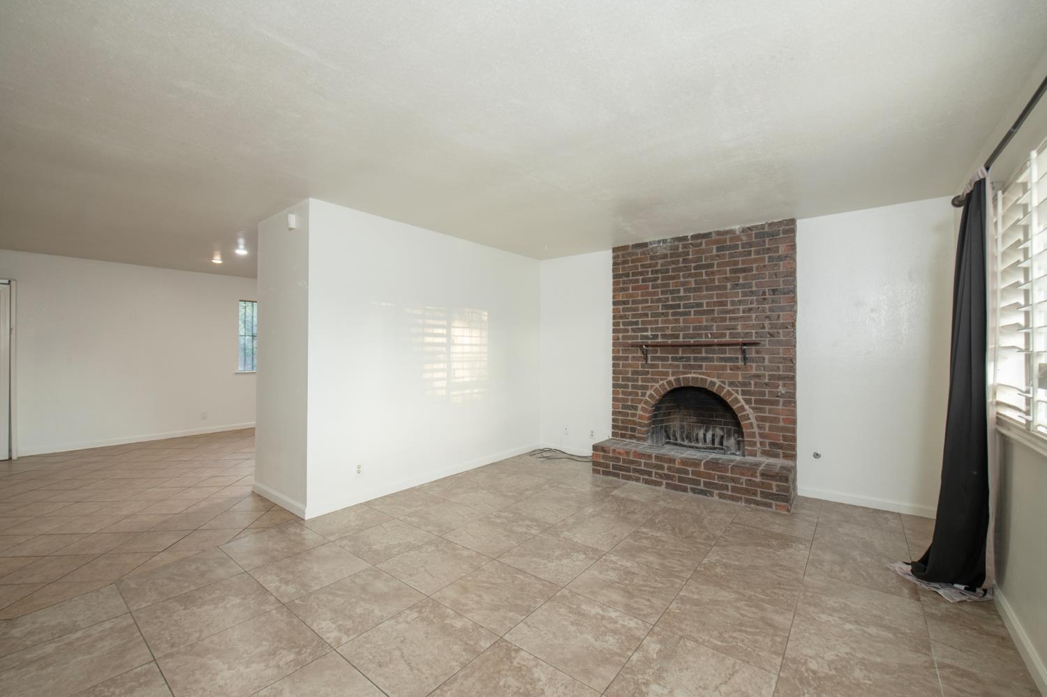 225 N Sylmar Ave, Fresno, CA 93727