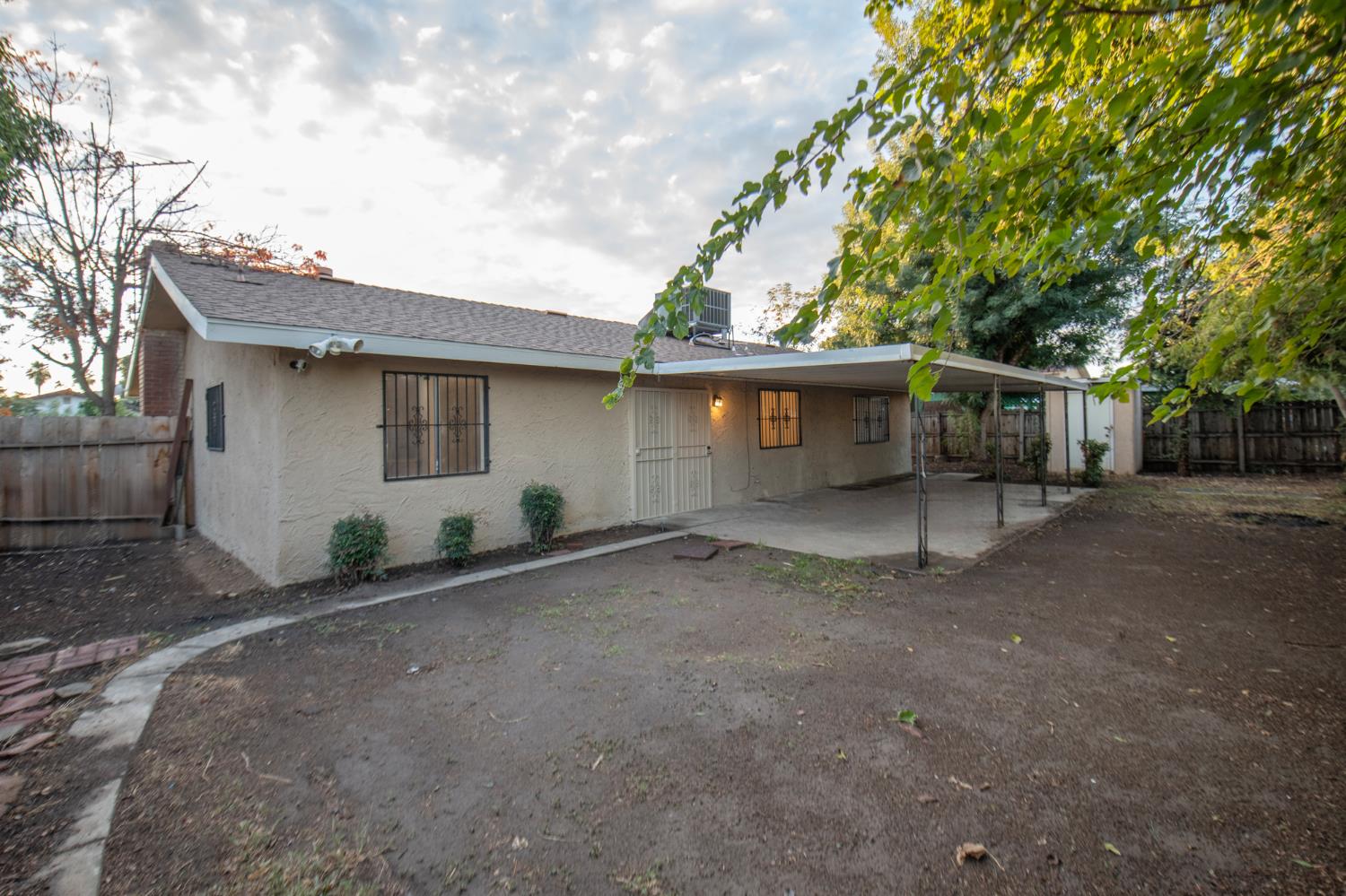 225 N Sylmar Ave, Fresno, CA 93727