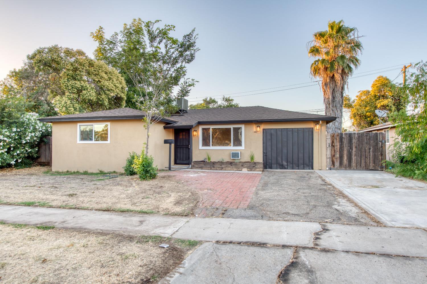 2817 E Indianapolis Ave, Fresno, CA 93726