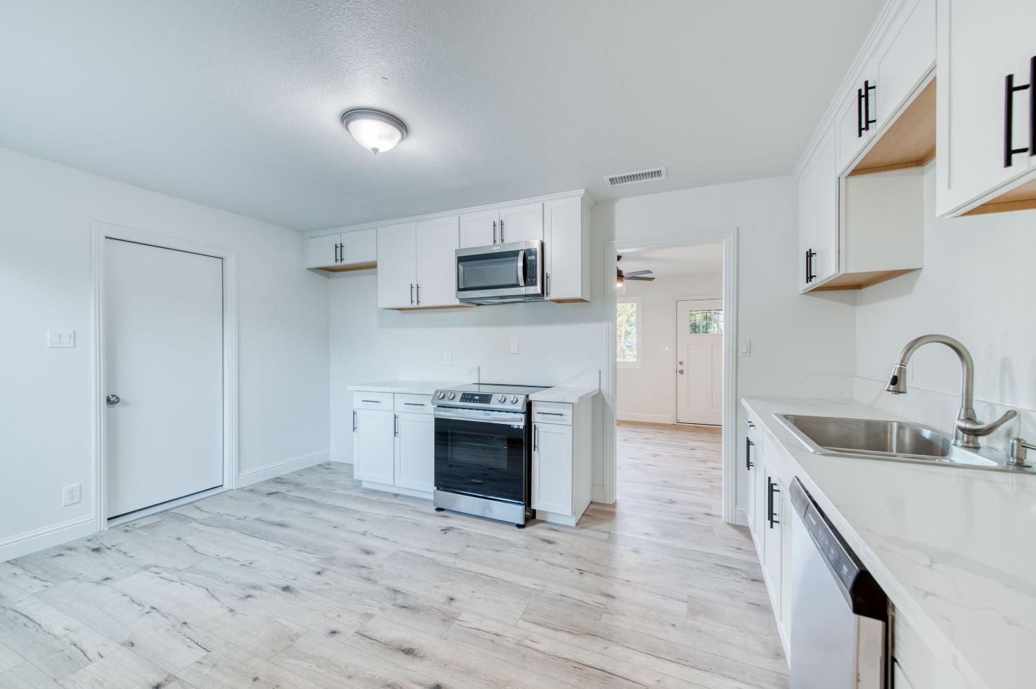 2817 E Indianapolis Ave, Fresno, CA 93726