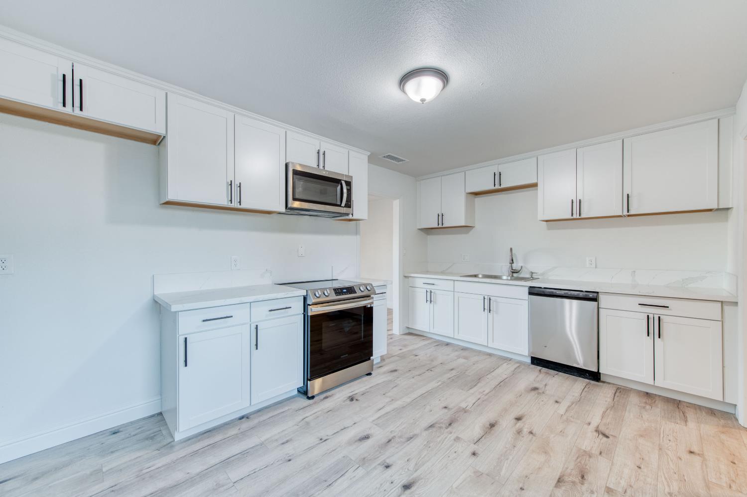 2817 E Indianapolis Ave, Fresno, CA 93726