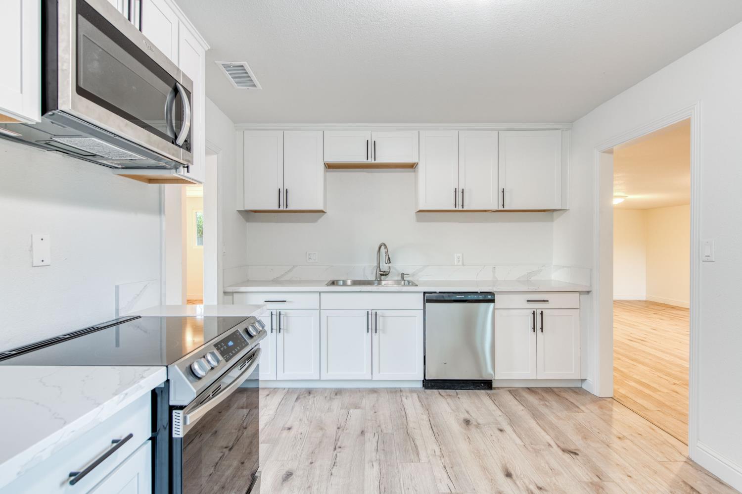 2817 E Indianapolis Ave, Fresno, CA 93726