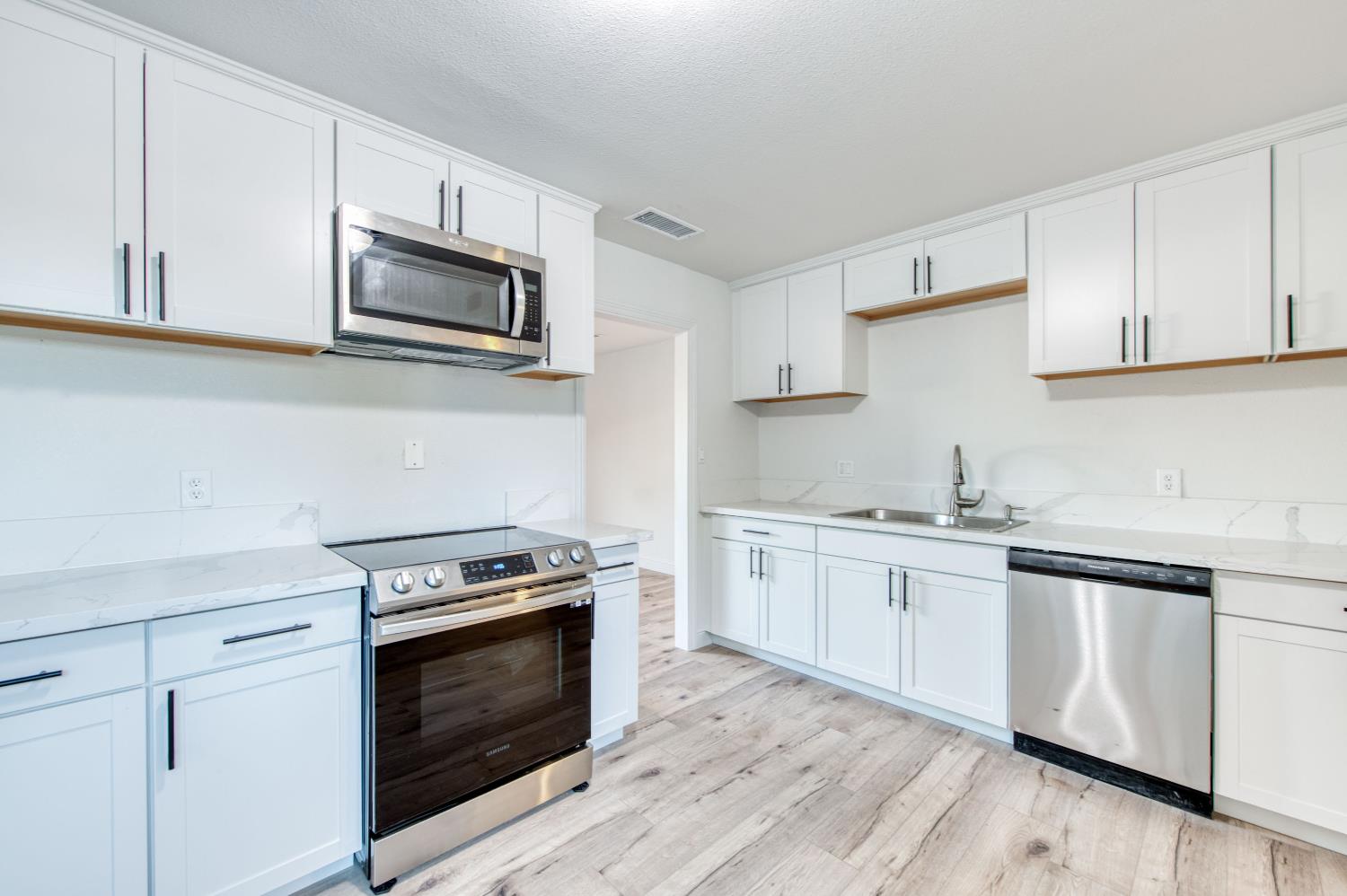 2817 E Indianapolis Ave, Fresno, CA 93726