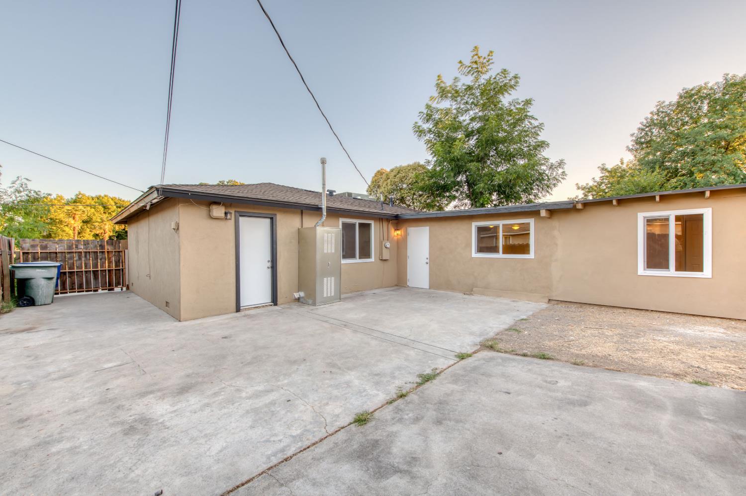 2817 E Indianapolis Ave, Fresno, CA 93726