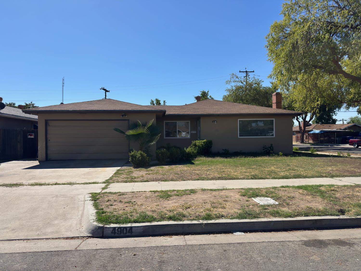 4904 E Weathermaker Ave, Fresno, CA 93727