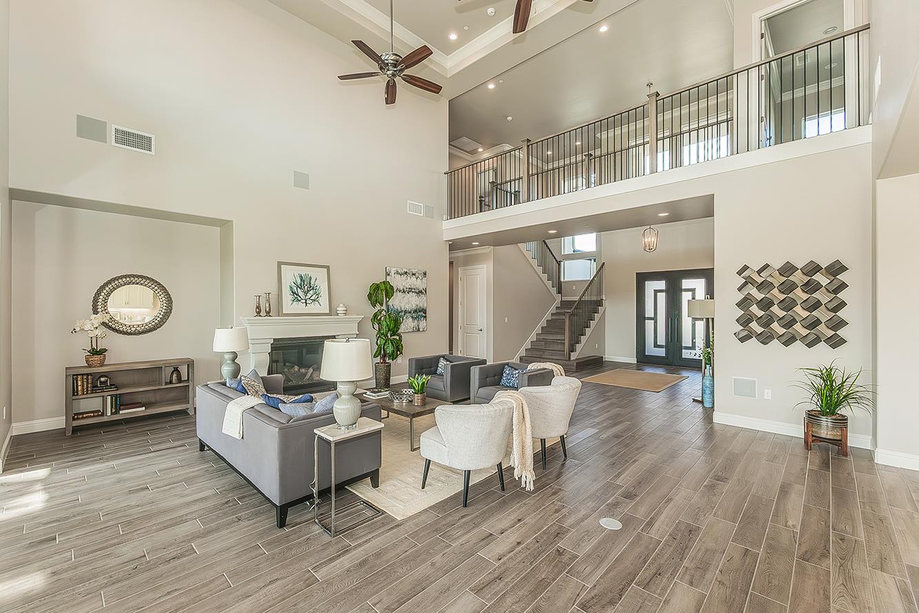 2315 E Courtside Dr, Fresno, CA 93730