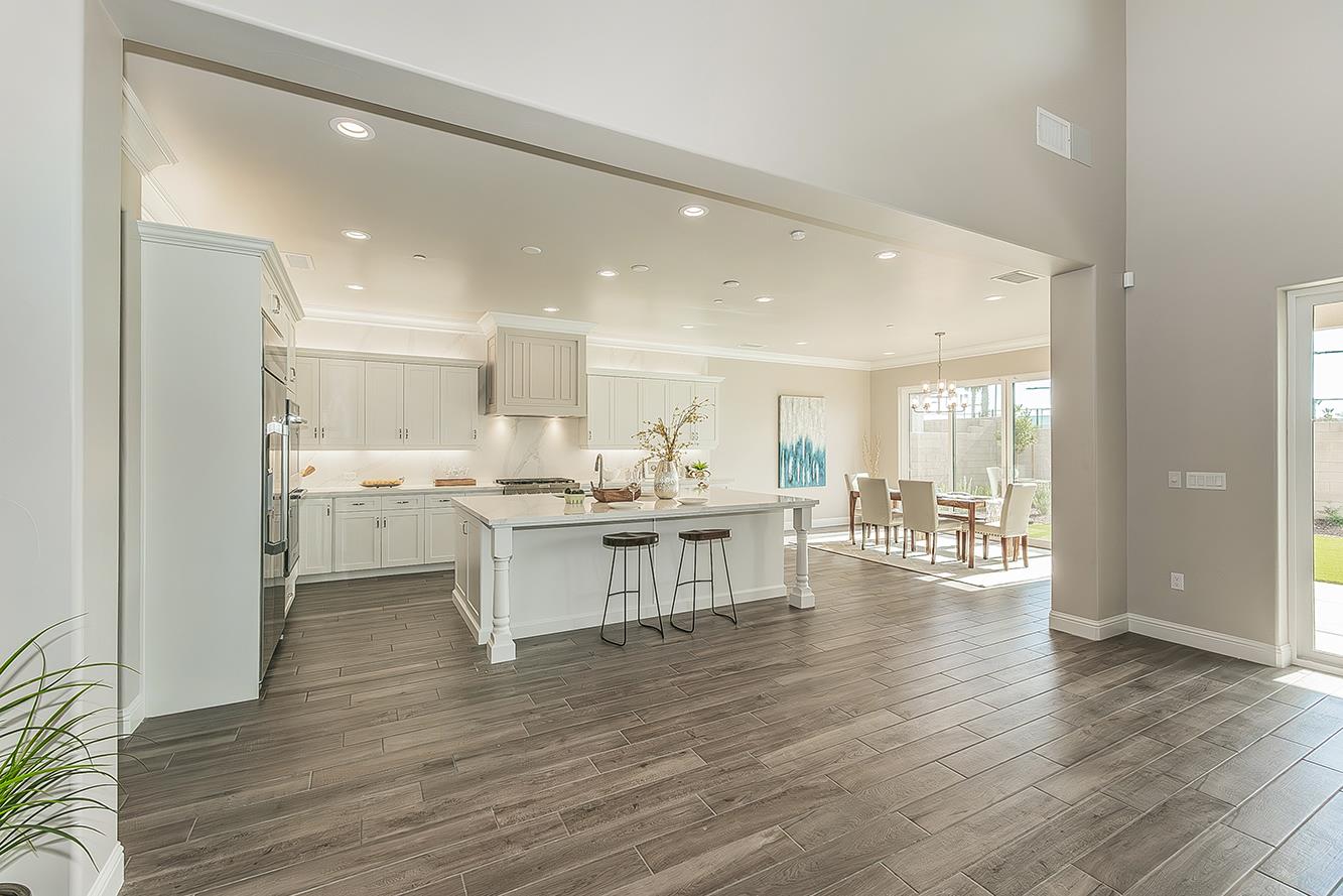 2315 E Courtside Dr, Fresno, CA 93730