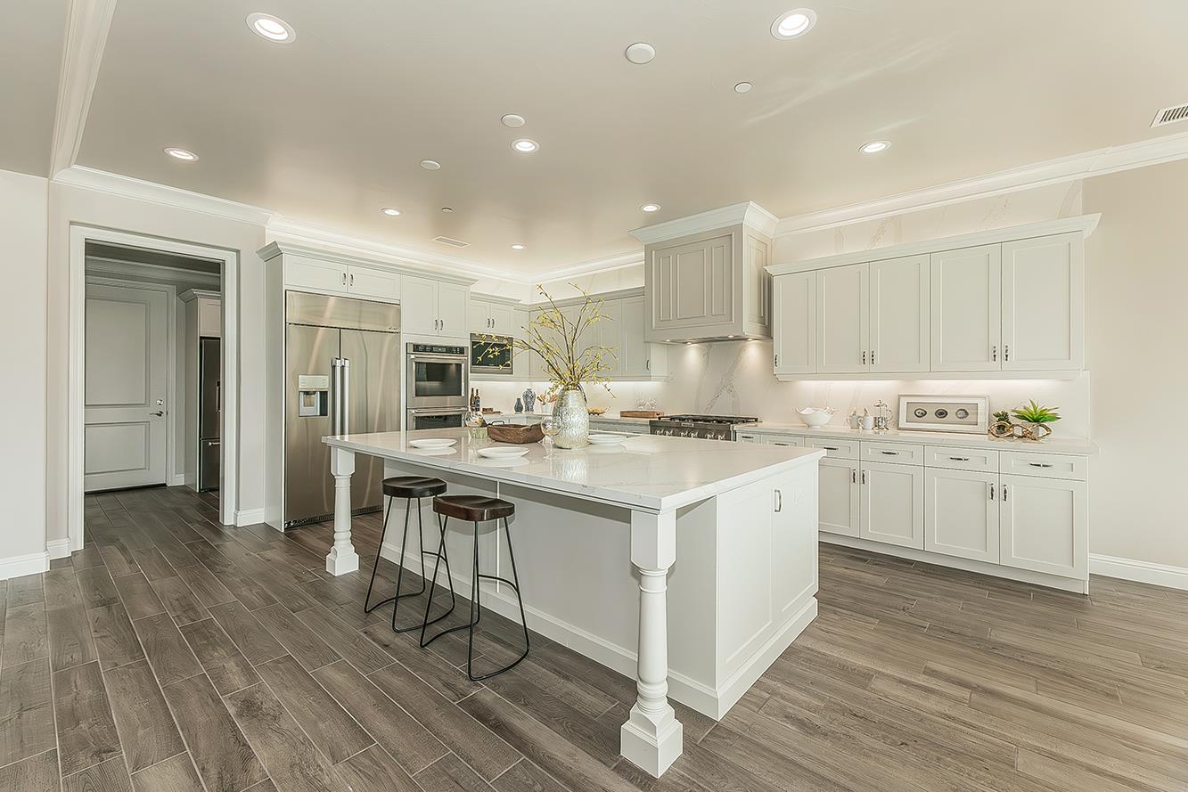 2315 E Courtside Dr, Fresno, CA 93730