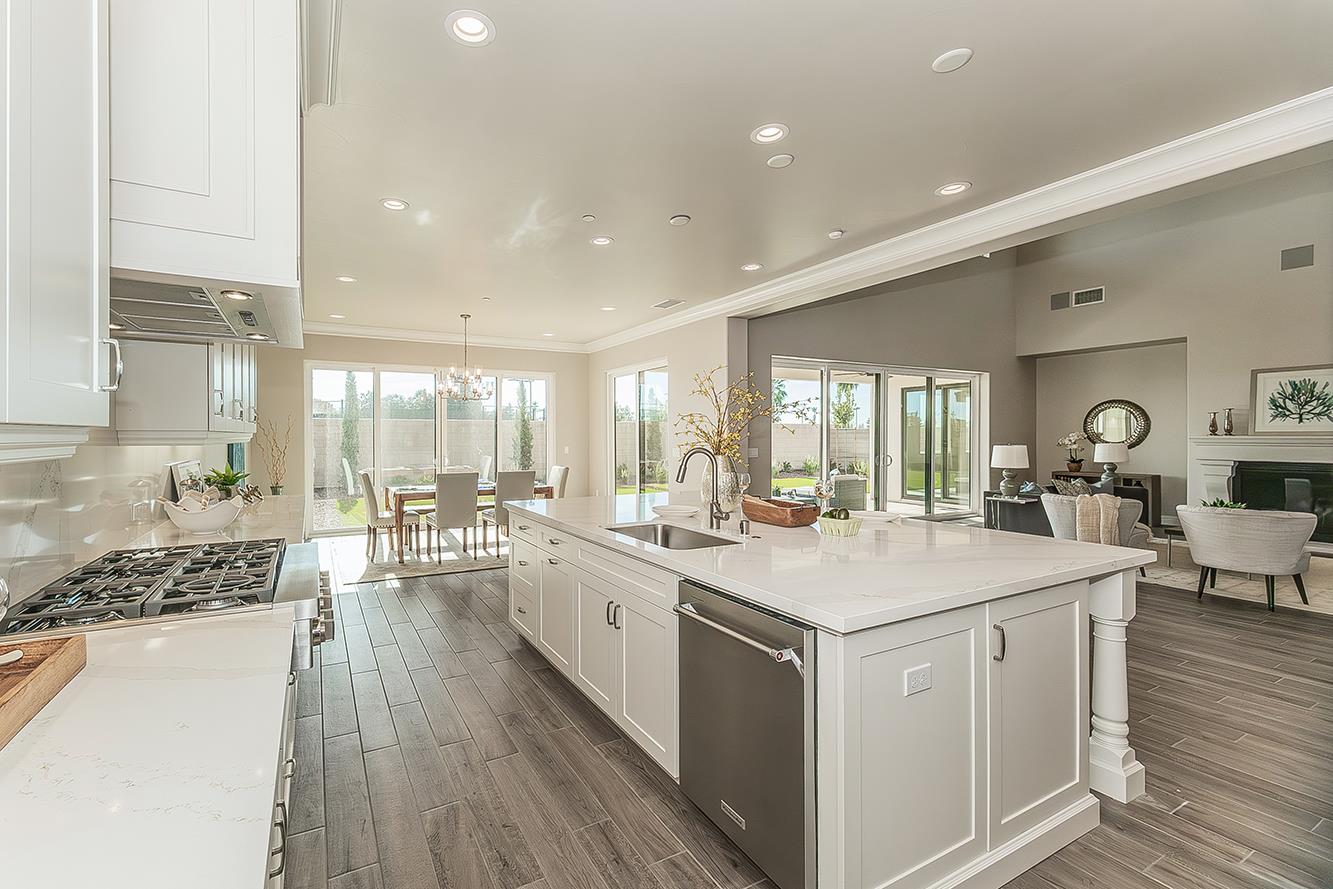 2315 E Courtside Dr, Fresno, CA 93730