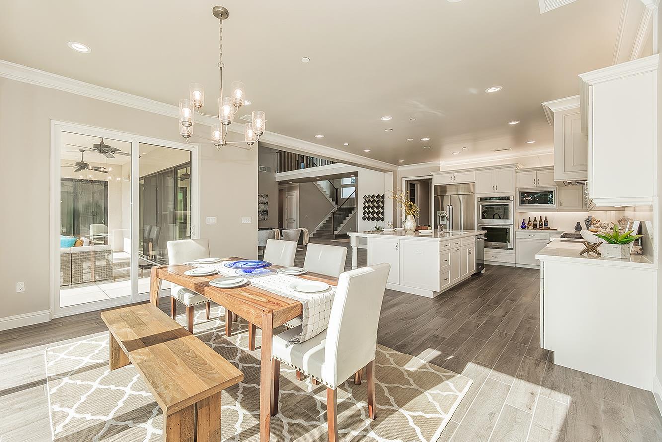 2315 E Courtside Dr, Fresno, CA 93730