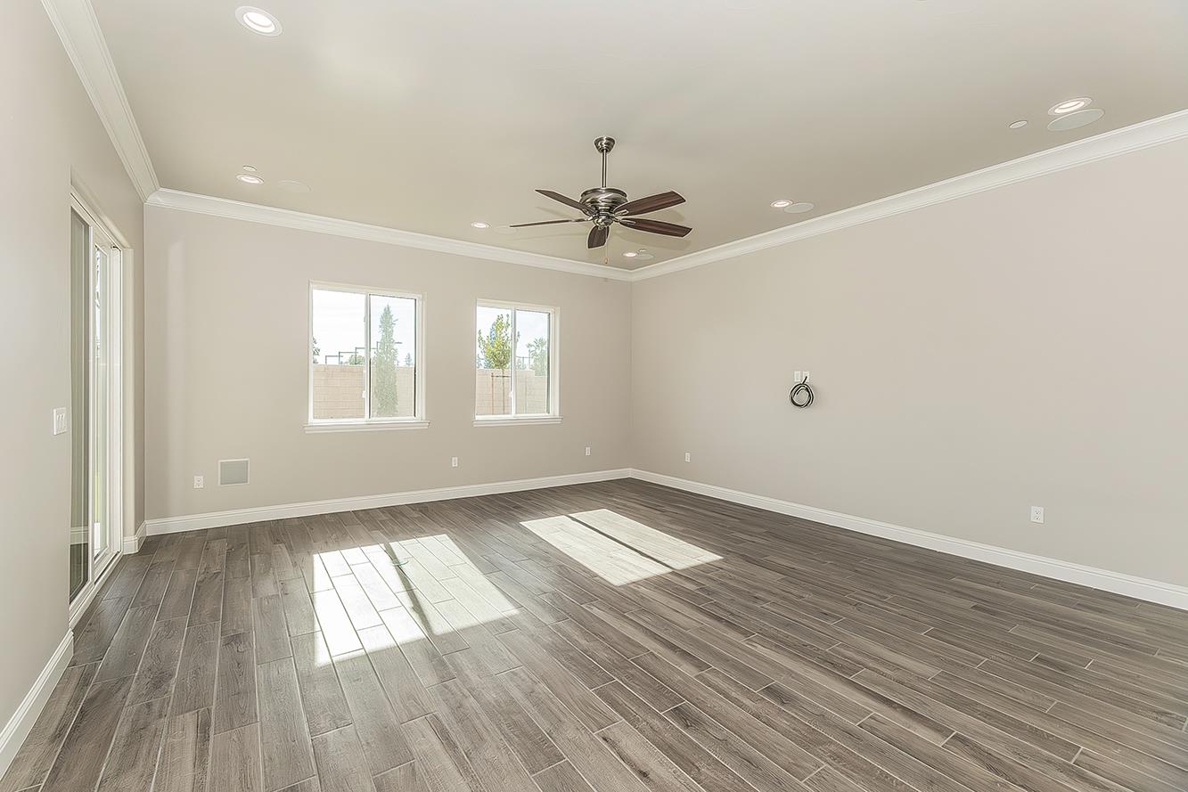 2315 E Courtside Dr, Fresno, CA 93730