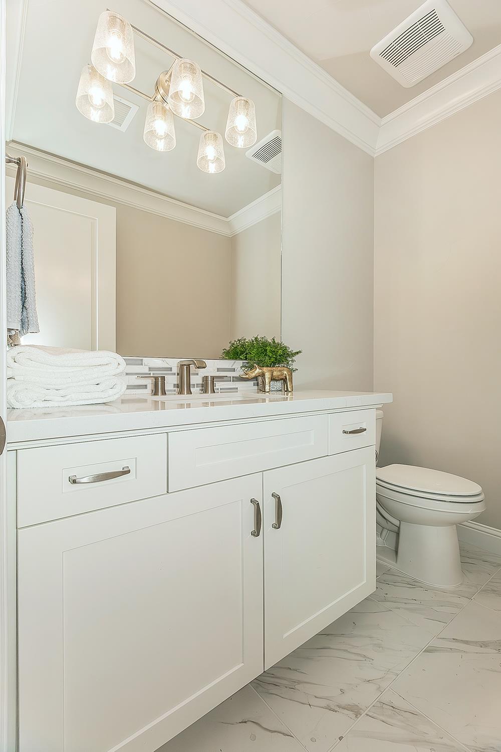 2315 E Courtside Dr, Fresno, CA 93730