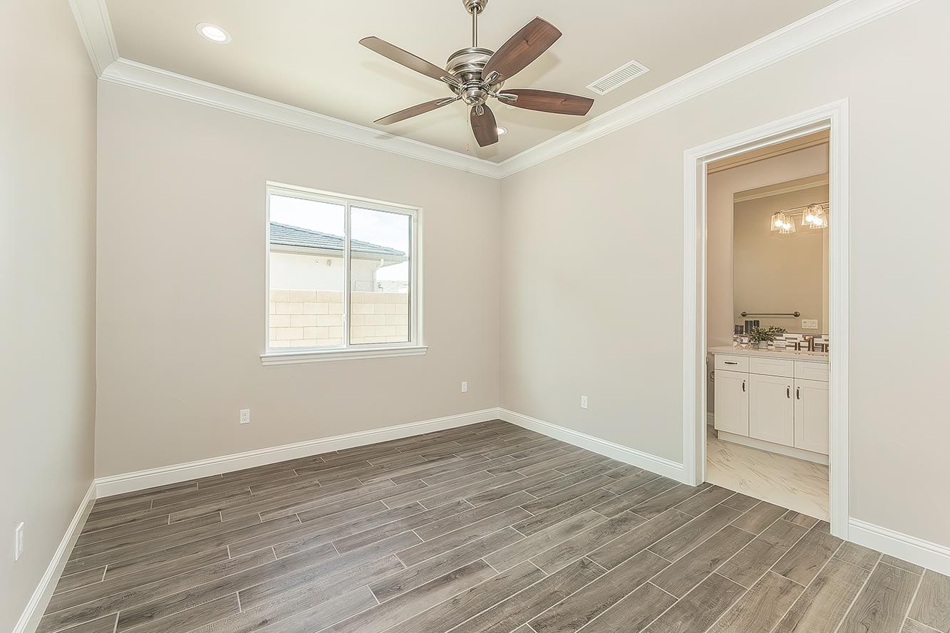 2315 E Courtside Dr, Fresno, CA 93730