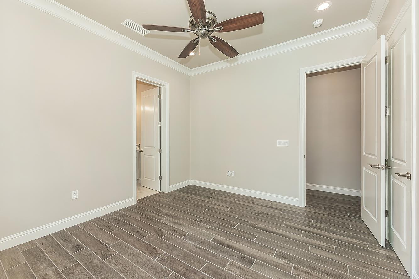 2315 E Courtside Dr, Fresno, CA 93730