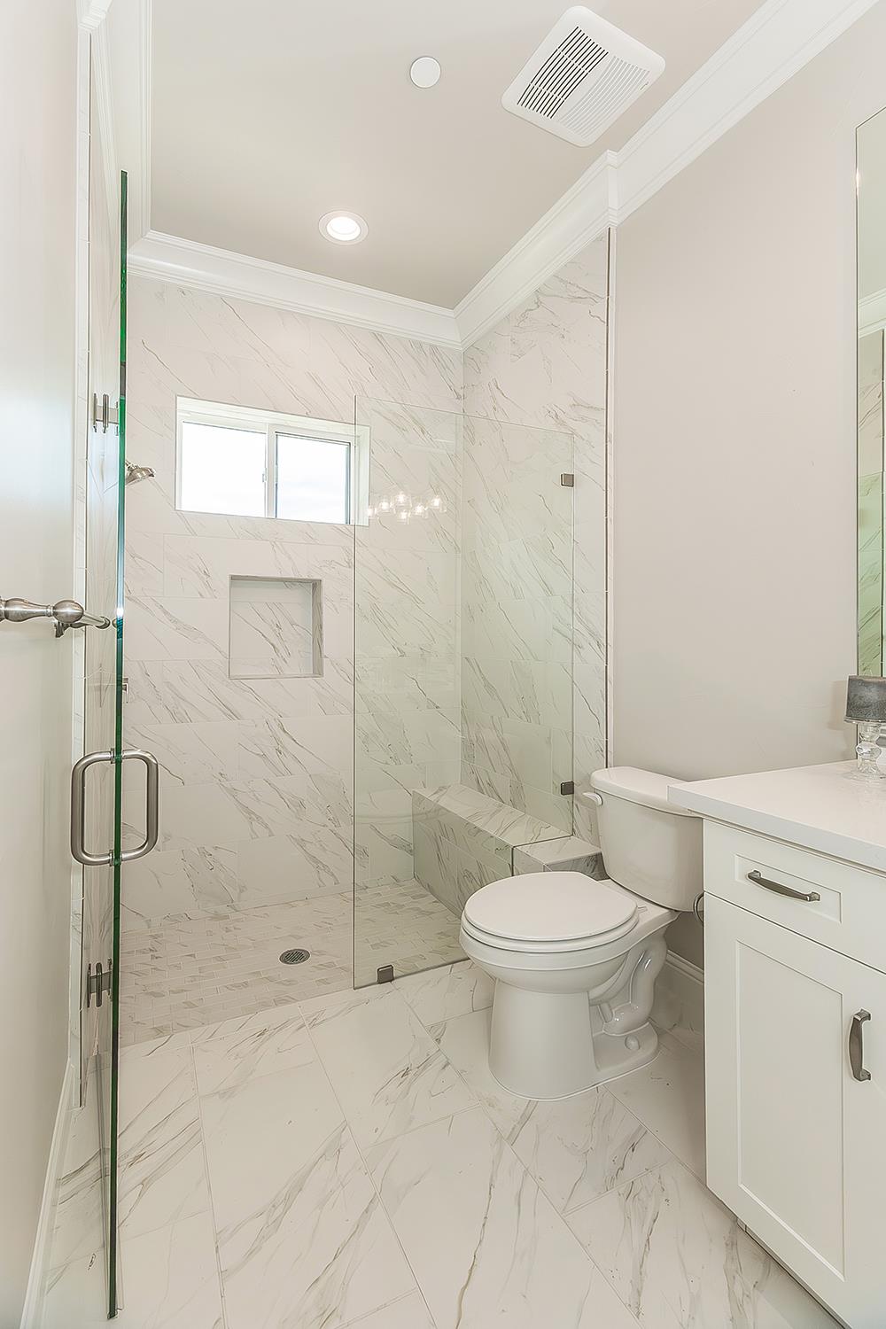 2315 E Courtside Dr, Fresno, CA 93730