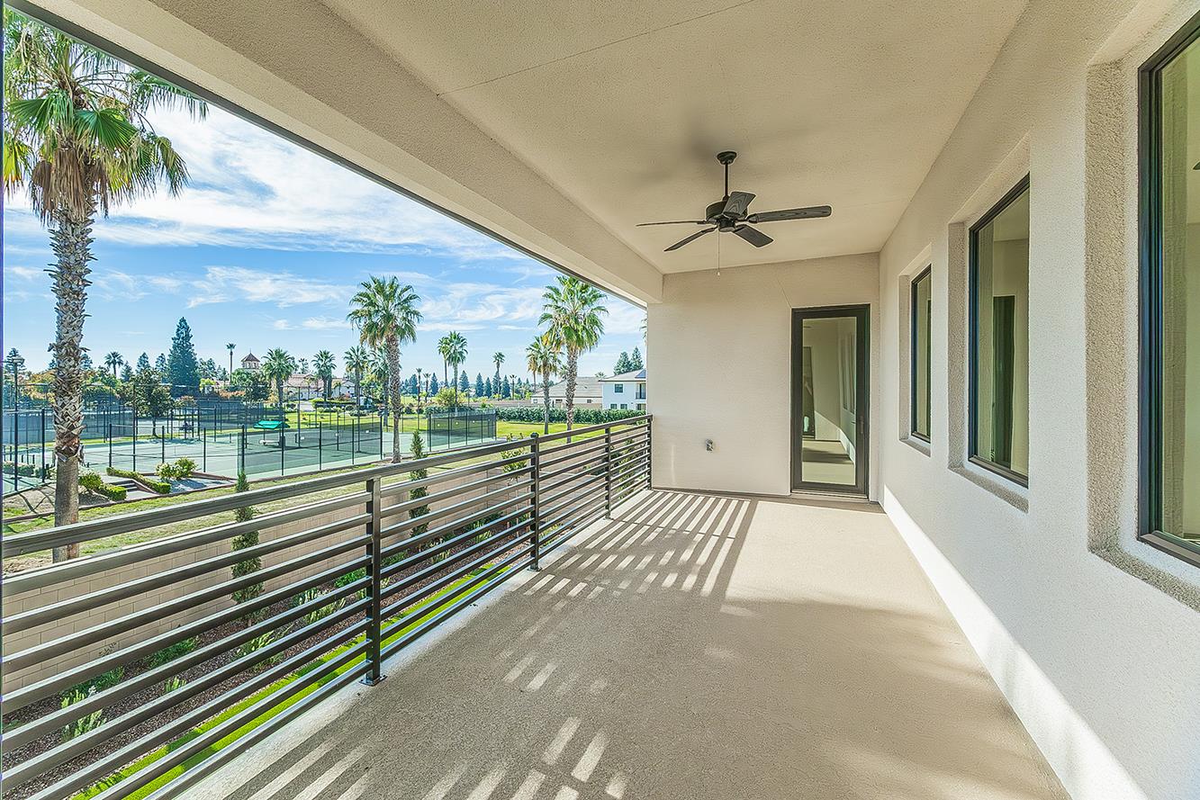 2315 E Courtside Dr, Fresno, CA 93730