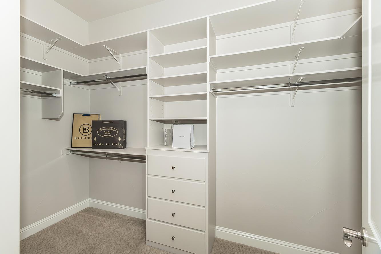 2315 E Courtside Dr, Fresno, CA 93730