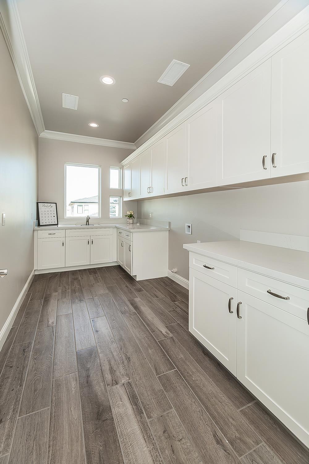 2315 E Courtside Dr, Fresno, CA 93730