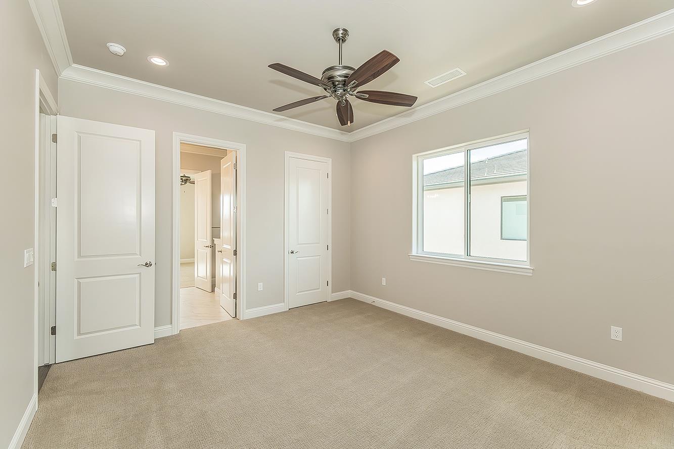 2315 E Courtside Dr, Fresno, CA 93730