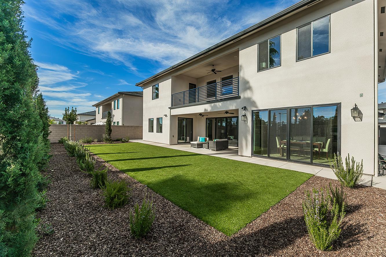 2315 E Courtside Dr, Fresno, CA 93730